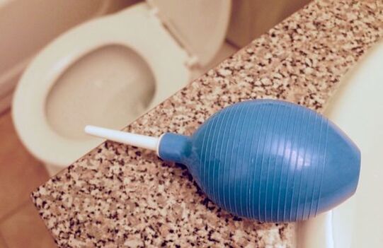 enema untuk membuang parasit dari badan